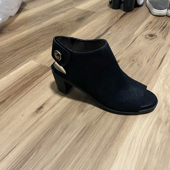 Ansley Textured Black Adjustable Strap Block Heel - Picture 7 of 10